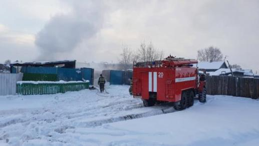 Дознаватели МЧС России устанавливают причину пожара в городе Тулуне, на котором погибли женщина и ребёнок